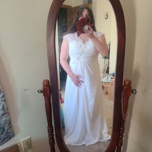 Elegant White Lace Wedding Dress